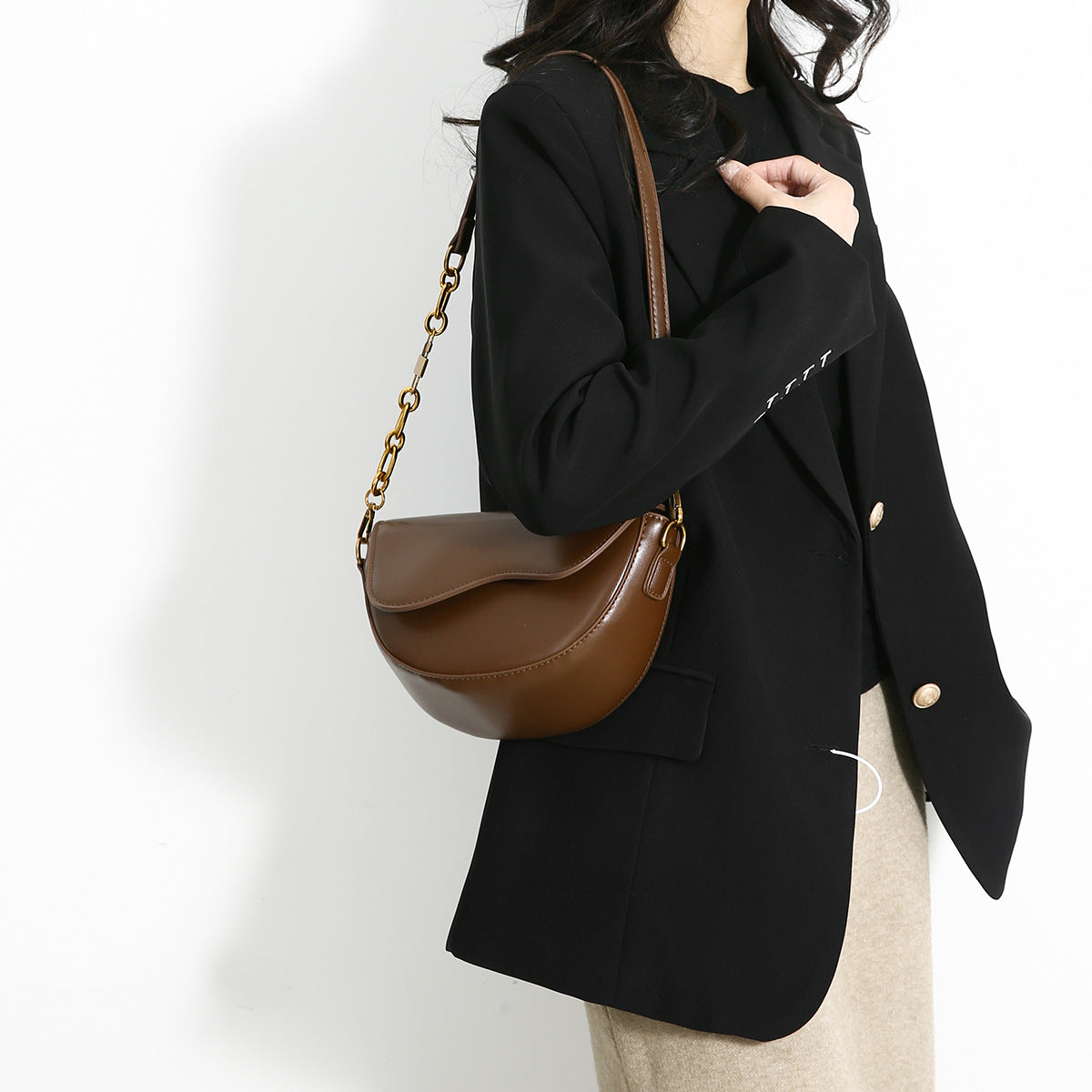 Cross-border bags, messenger bags for women, 2025 spring and summer fashion, versatile underarm bags, niche high-end chain saddle bags