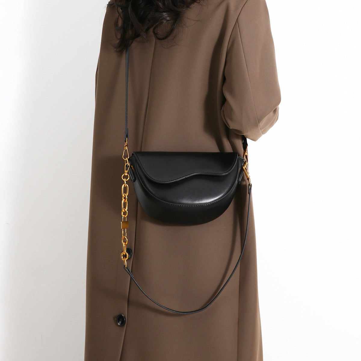 Cross-border bags, messenger bags for women, 2025 spring and summer fashion, versatile underarm bags, niche high-end chain saddle bags